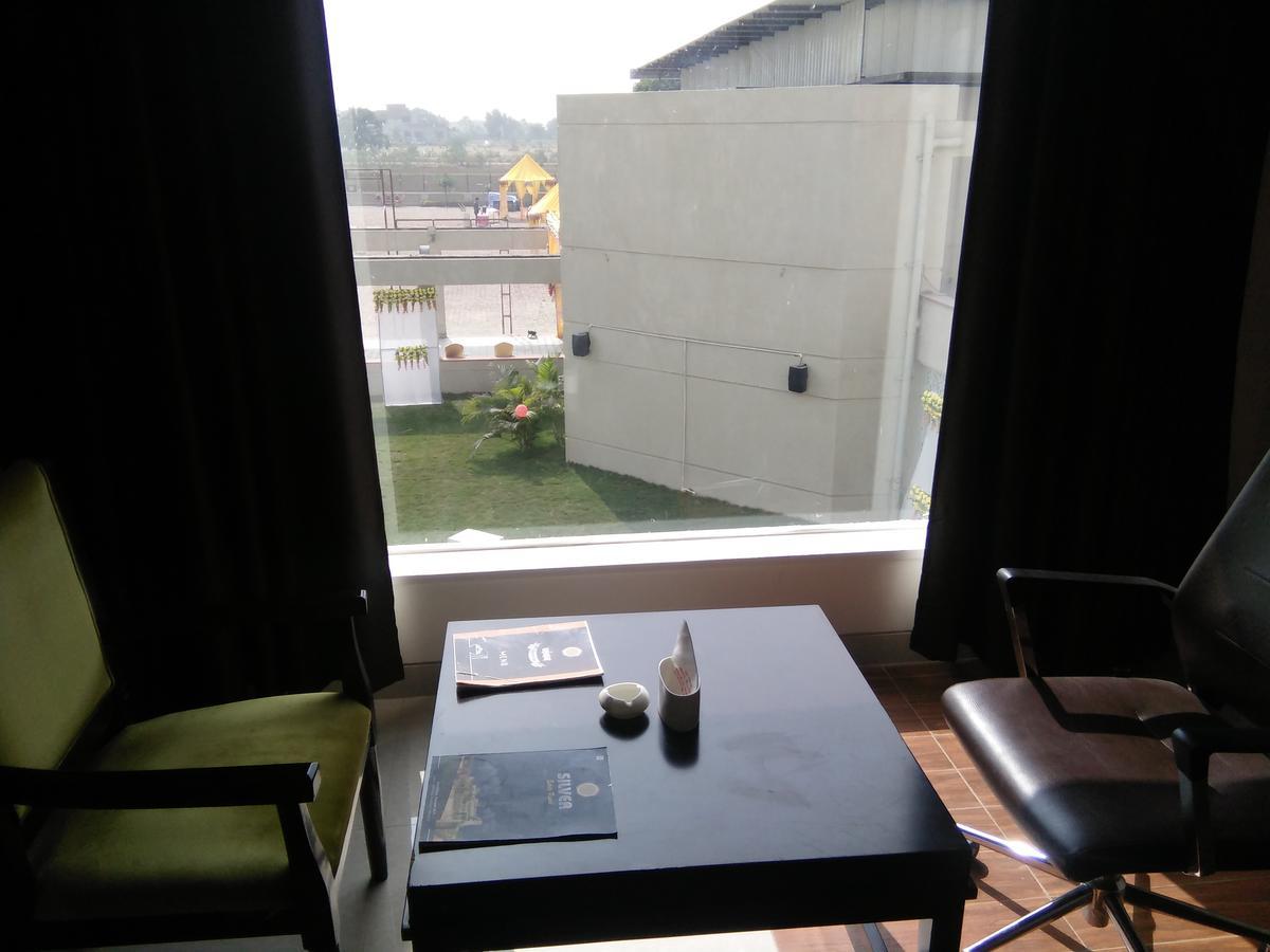 Silver Estate Resort Tikamgarh Extérieur photo