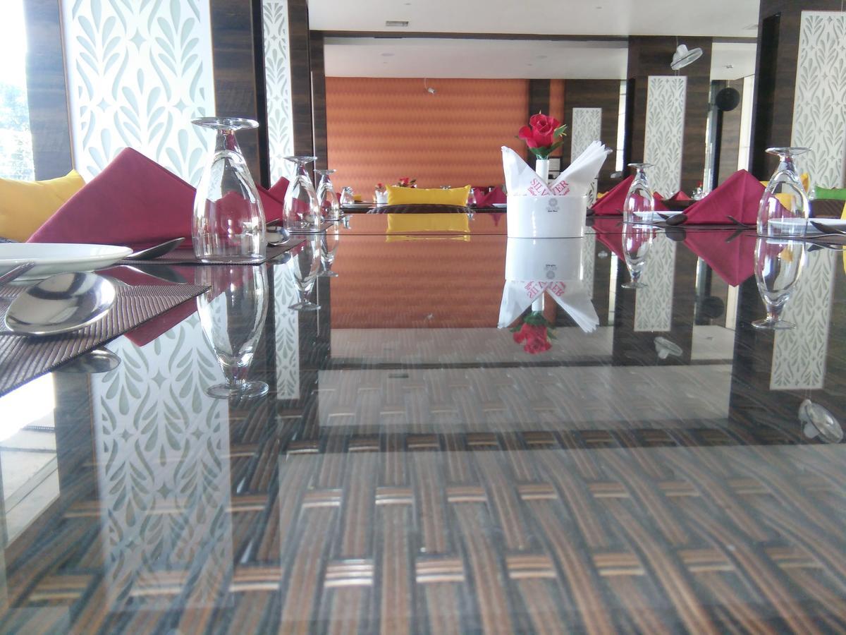 Silver Estate Resort Tikamgarh Extérieur photo