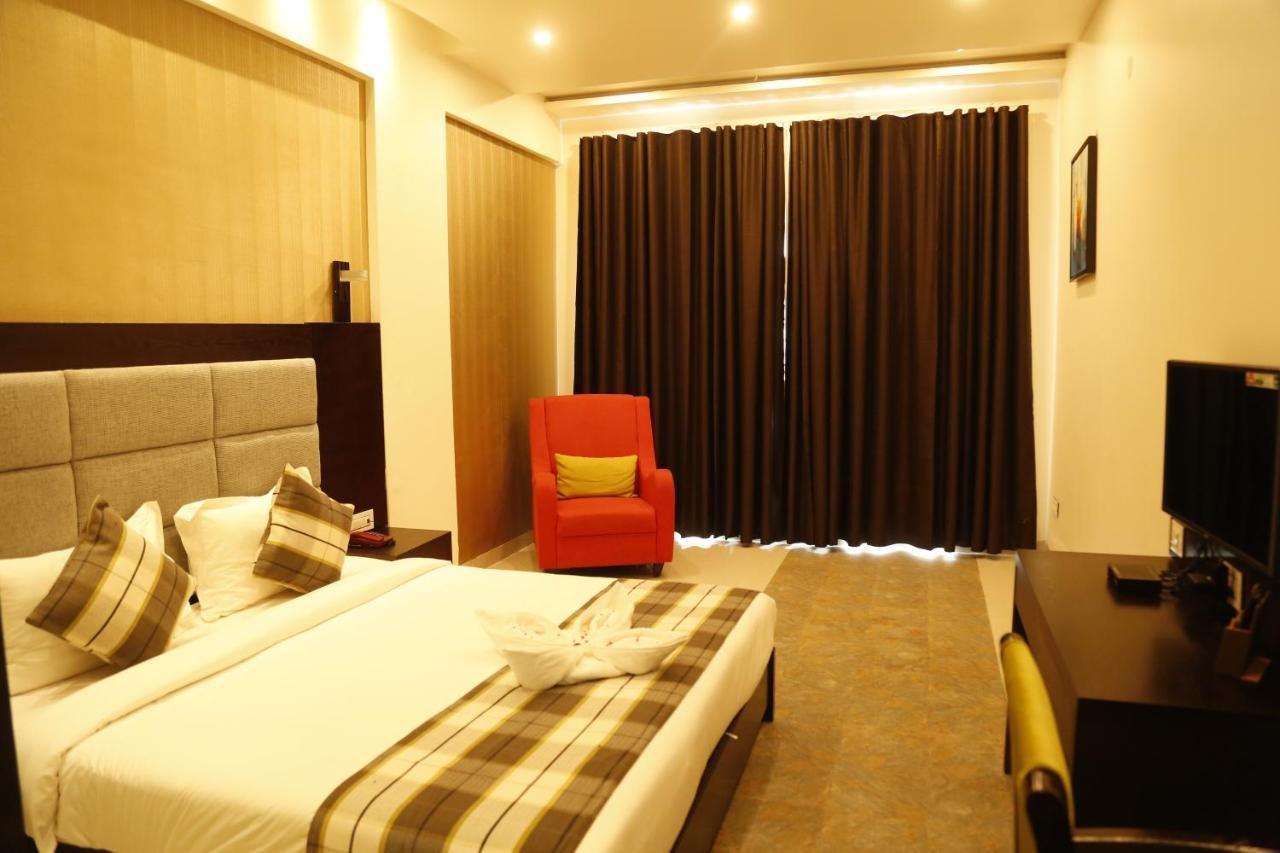 Silver Estate Resort Tikamgarh Extérieur photo