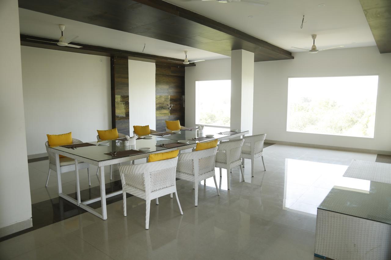 Silver Estate Resort Tikamgarh Extérieur photo